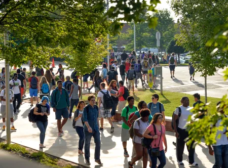 Crowd of GGC students walking between classes