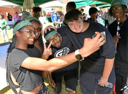 Grizzlyfest participants taking a selfie