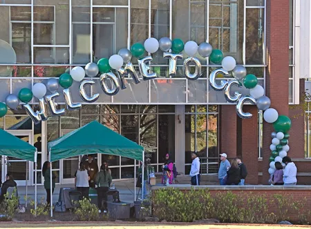 Welcome to GGC balloons over the checkin table during preview day