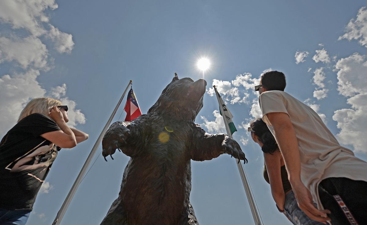GGC students viewing a solar eclipse