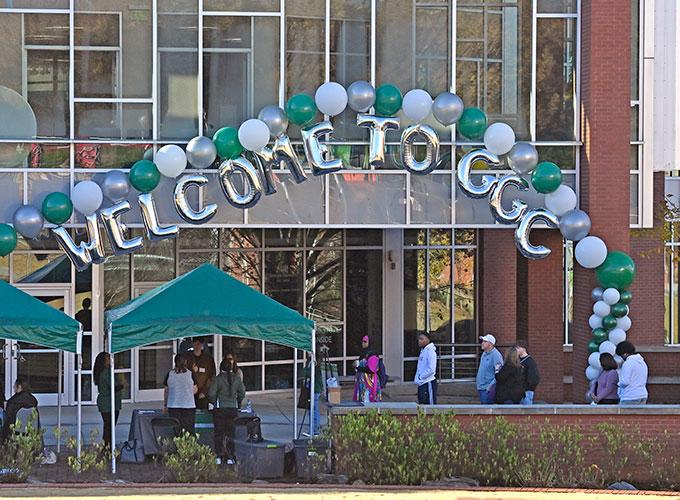 Welcome to GGC balloons over the checkin table during preview day
