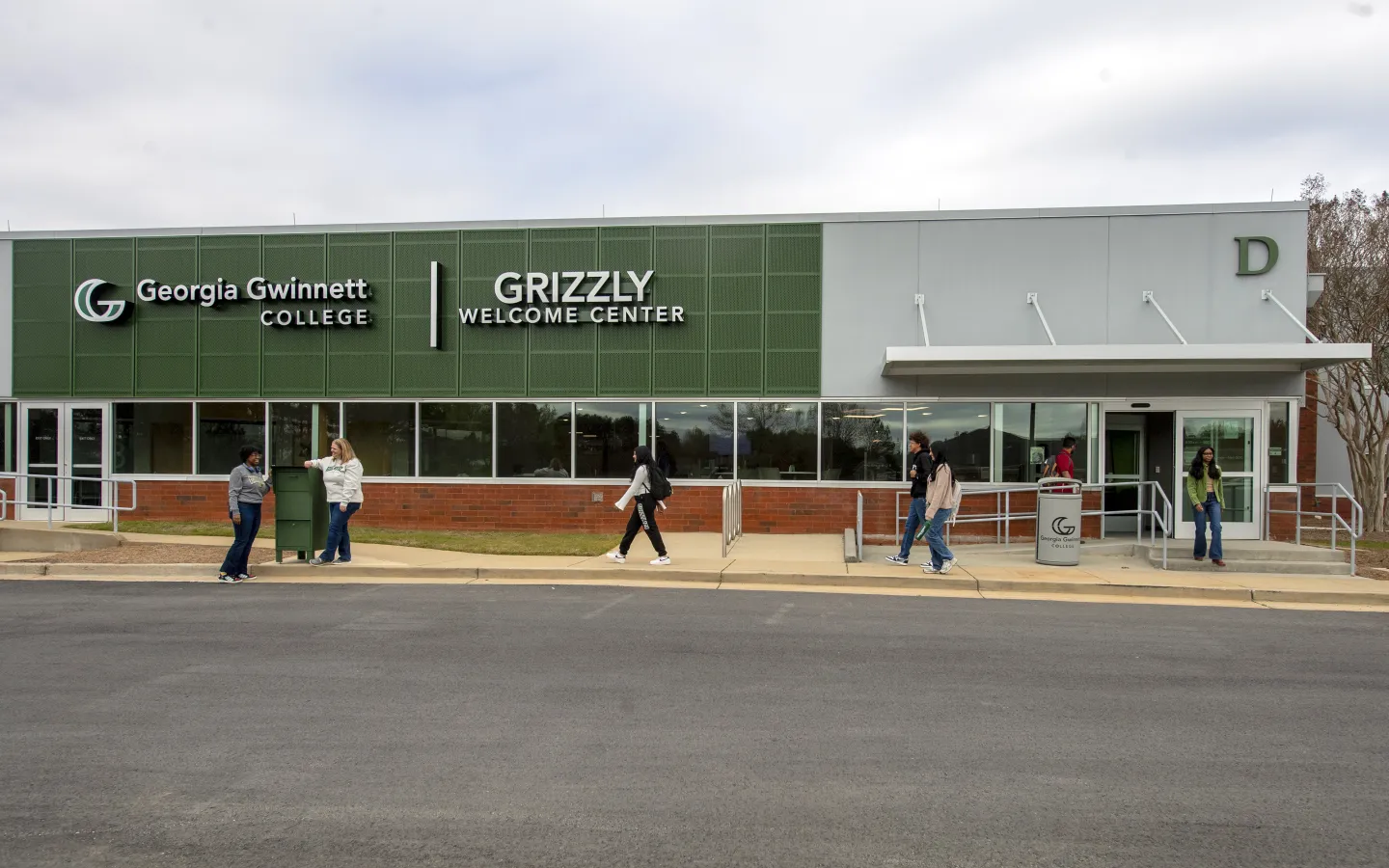 Students in front of the Grizzly Welcome Center