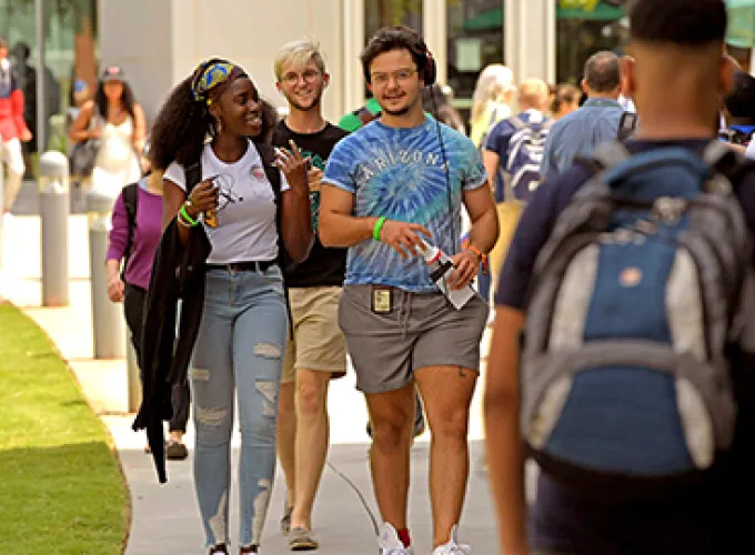 GGC students walking on campus