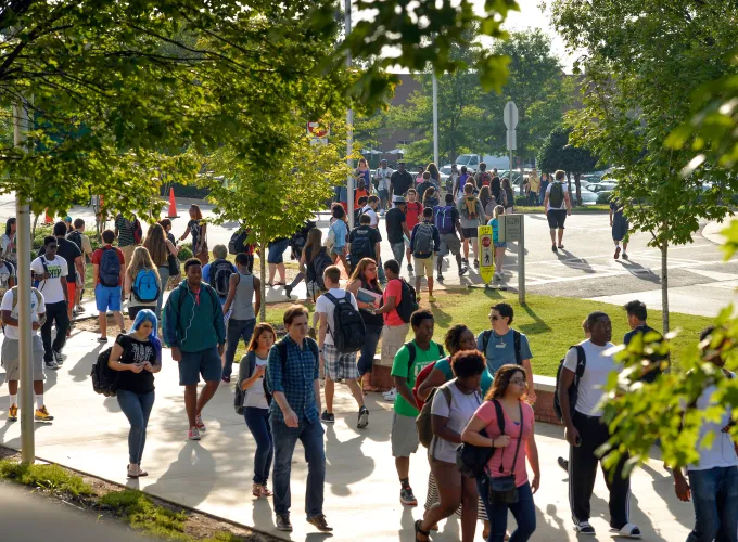 Crowd of GGC students walking between classes