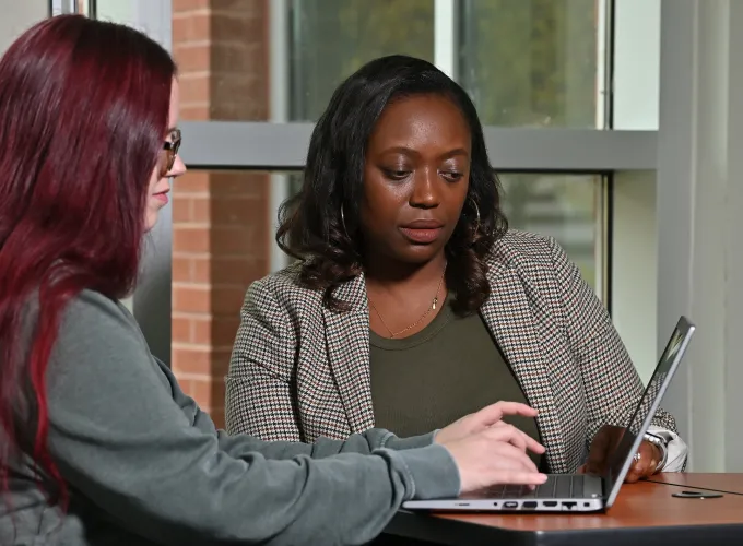 Bailey Bara reviews her financial aid with Lakeisha Hull at the FAFSA Completion Center.