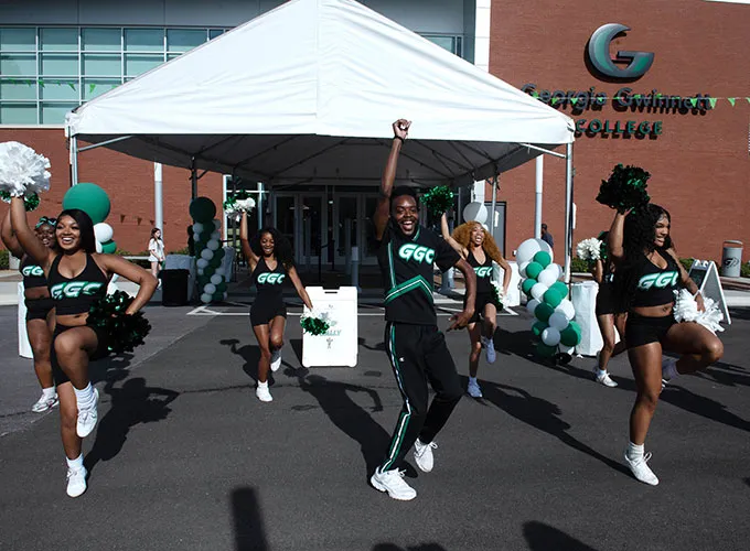 Grizzlyfest cheering team