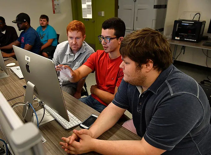 IT students participating in mob programming exercise