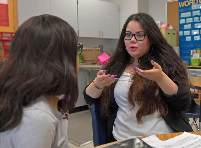 GGC student teacher instructing a student during her teaching experience in Gwinnett schools