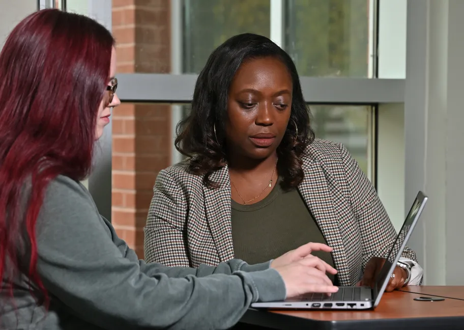 Bailey Bara reviews her financial aid with Lakeisha Hull at the FAFSA Completion Center.
