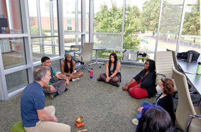 psychology majors participating in mindful meditation_760x500