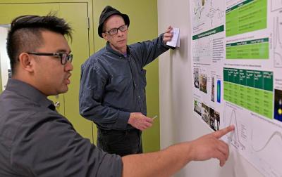 GGC student explains research during STaRS poster presentation